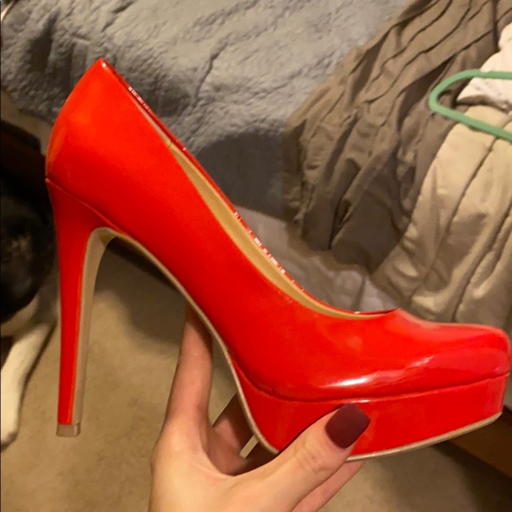 Red pump